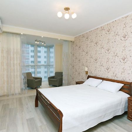 Apartment On Draghomanova 2A Киев Екстериор снимка
