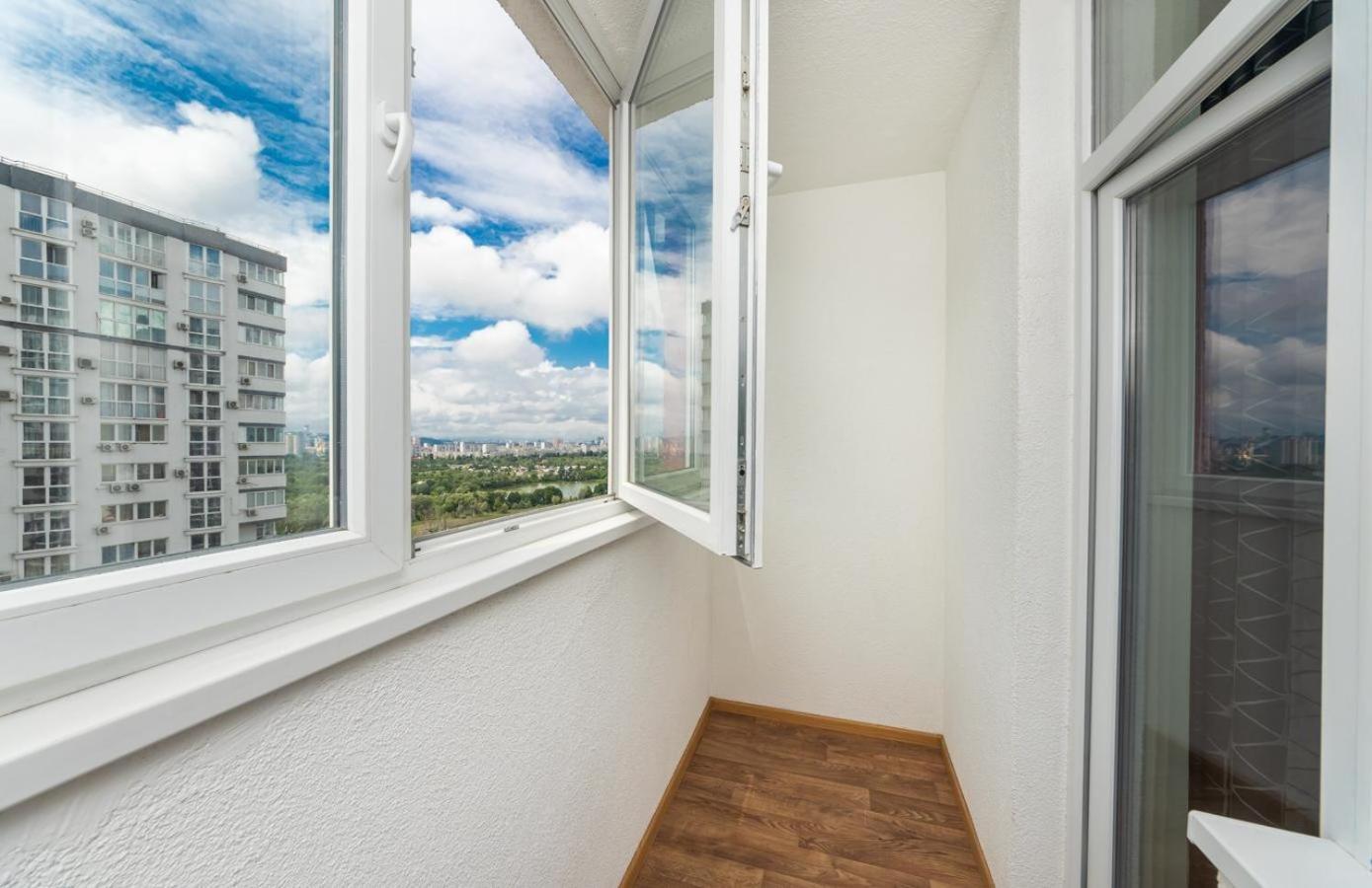 Apartment On Draghomanova 2A Киев Екстериор снимка